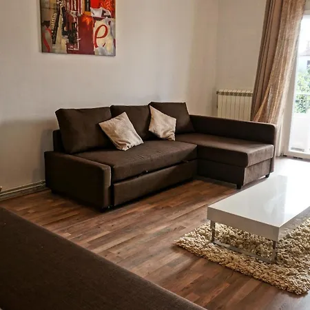 Grosse In Mit Grossem Pool Apartament *