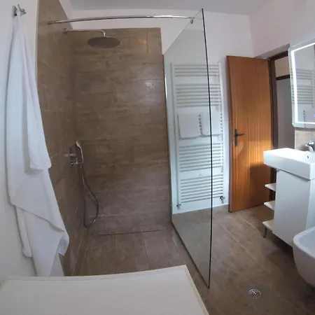 Apartment Grosse In Mit Grossem Pool *