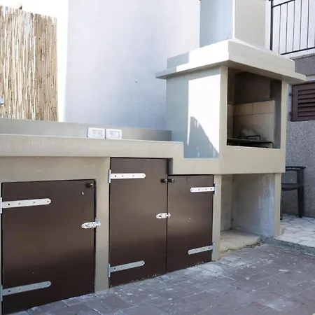 Grosse In Mit Grossem Pool Apartment Pula