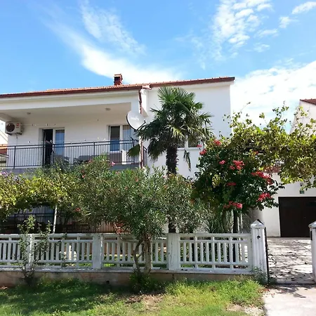 Apartment Grosse In Mit Grossem Pool