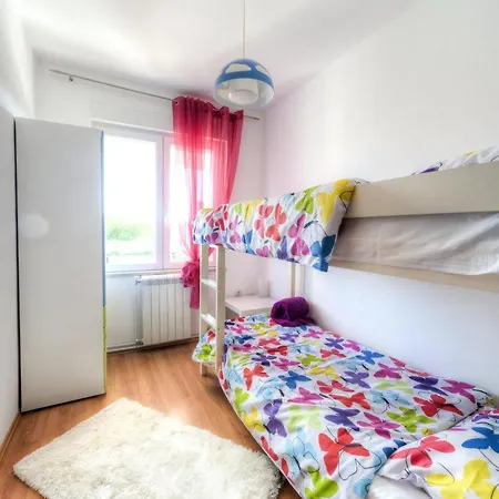 Grosse In Mit Grossem Pool Apartment Pula