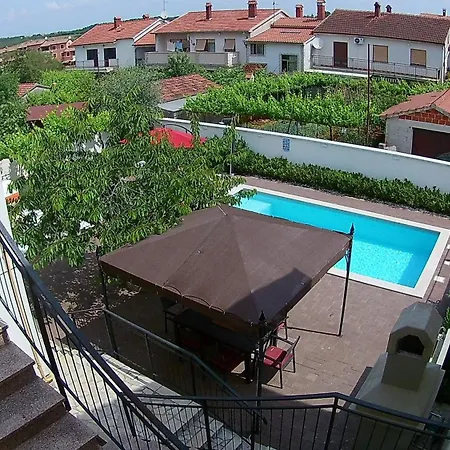 Apartment Grosse In Mit Grossem Pool *